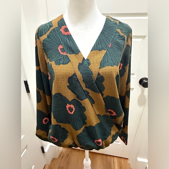 Allison Joy. Faux Wrap Floral Blouse. Size XS. - Picture 2 of 11